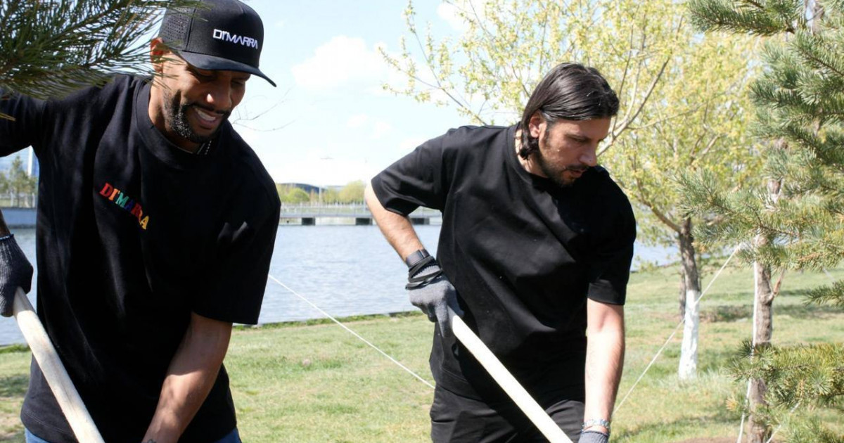 Әлемдік футбол жұлдыздары Астанада ағаш отырғызды