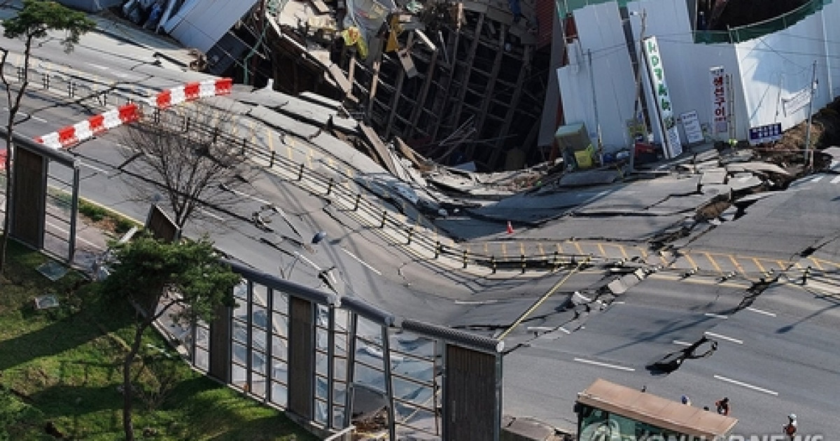 Оңтүстік Кореядағы метро құрылысы алаңында көпір құлады