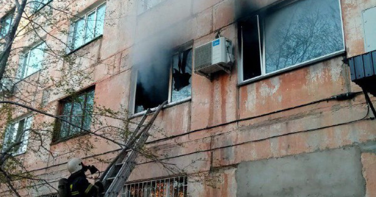 Павлодарда өртенген үйден 3 бала құтқарылды