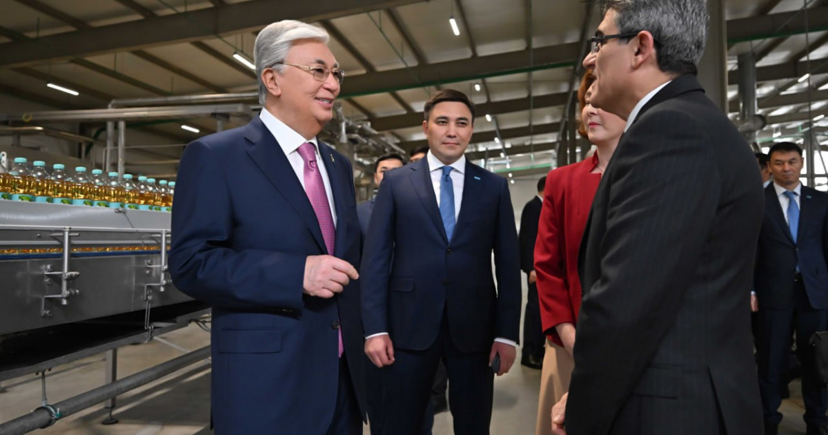 Президент Шымкентте жаңадан ашылған Coca-Cola Içecek Kazakhstan зауытына барды