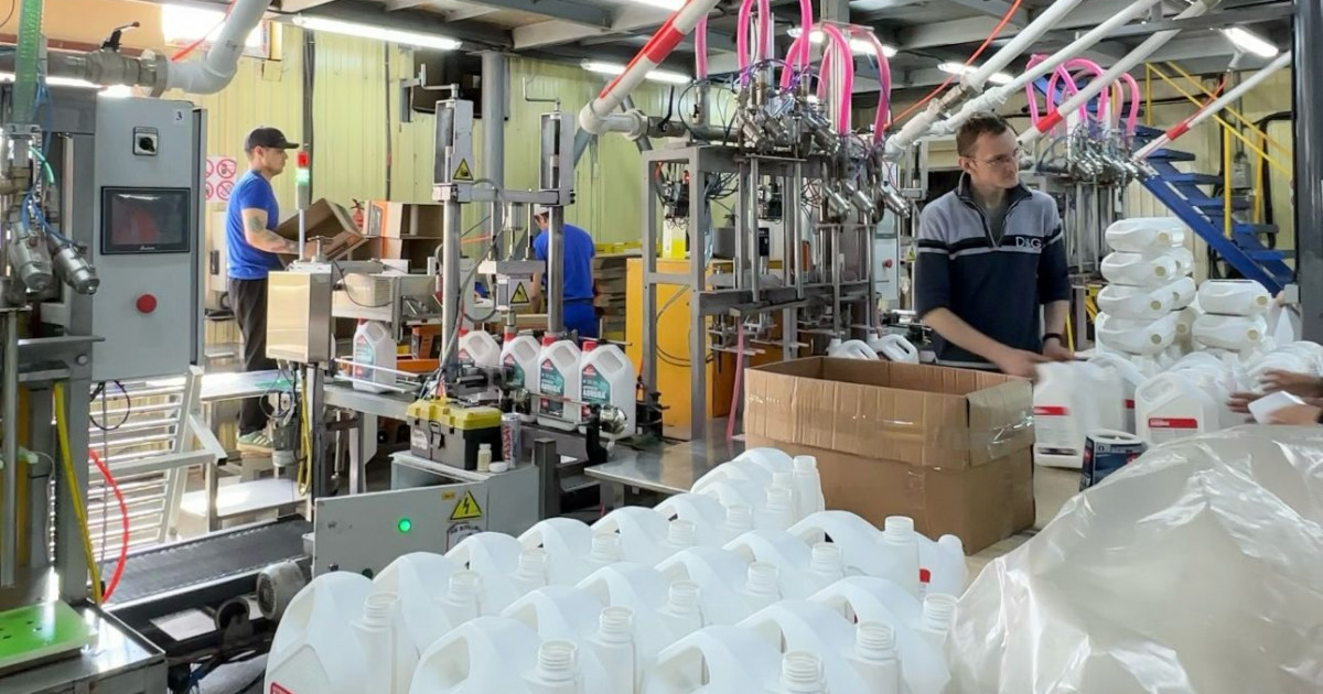 Жастар 25 мың тоннаға дейін антифриз өнімдерін шығаратын зауыт жұмысымен танысты