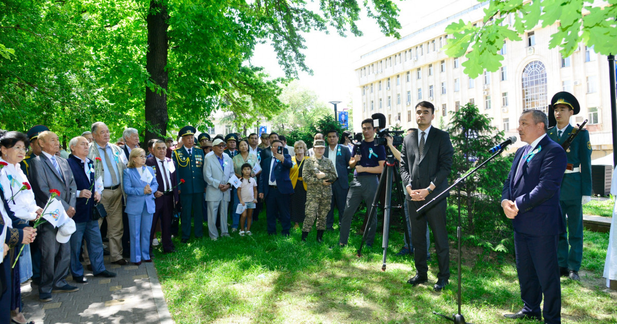 Абай университетінде Жеңіс күніне орай «Ерлікке тағзым» ескерткіш тас белгісі орнатылды