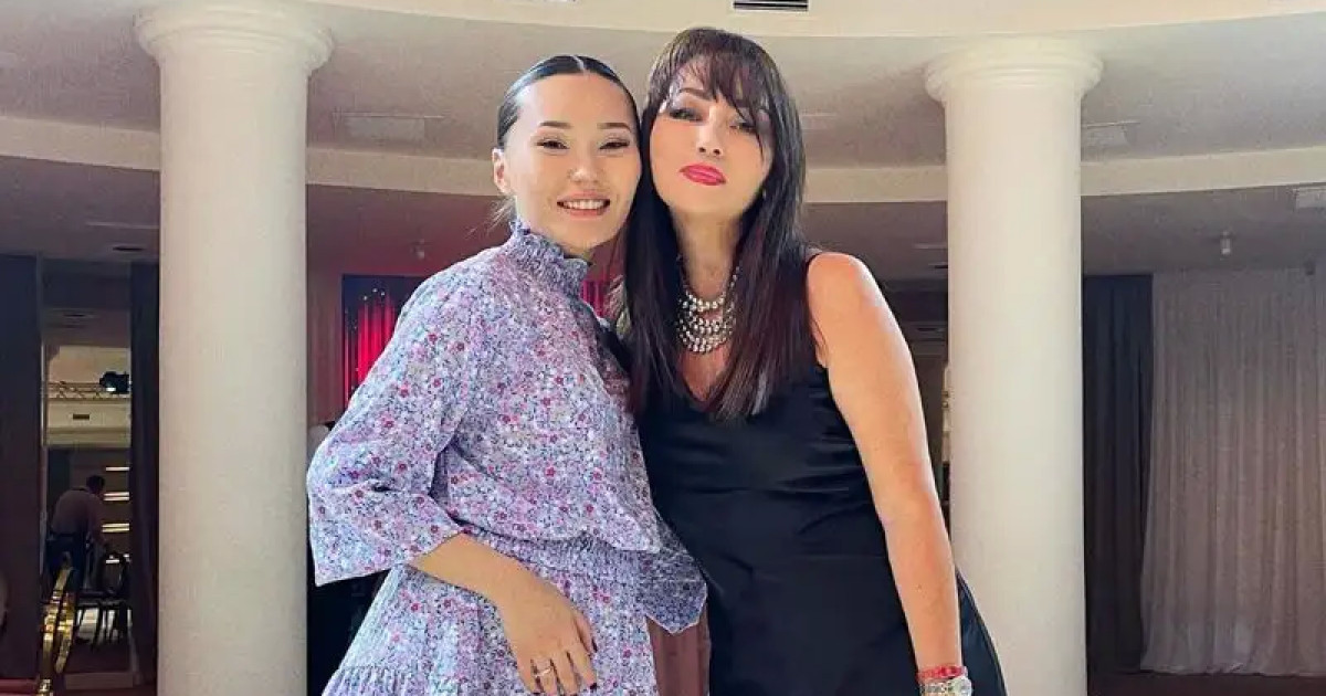 «Ақыл-есің дұрыс па?»: Айсәуле Бақытбек анасы Баян Алагөзоваға пранк жасады (видео)