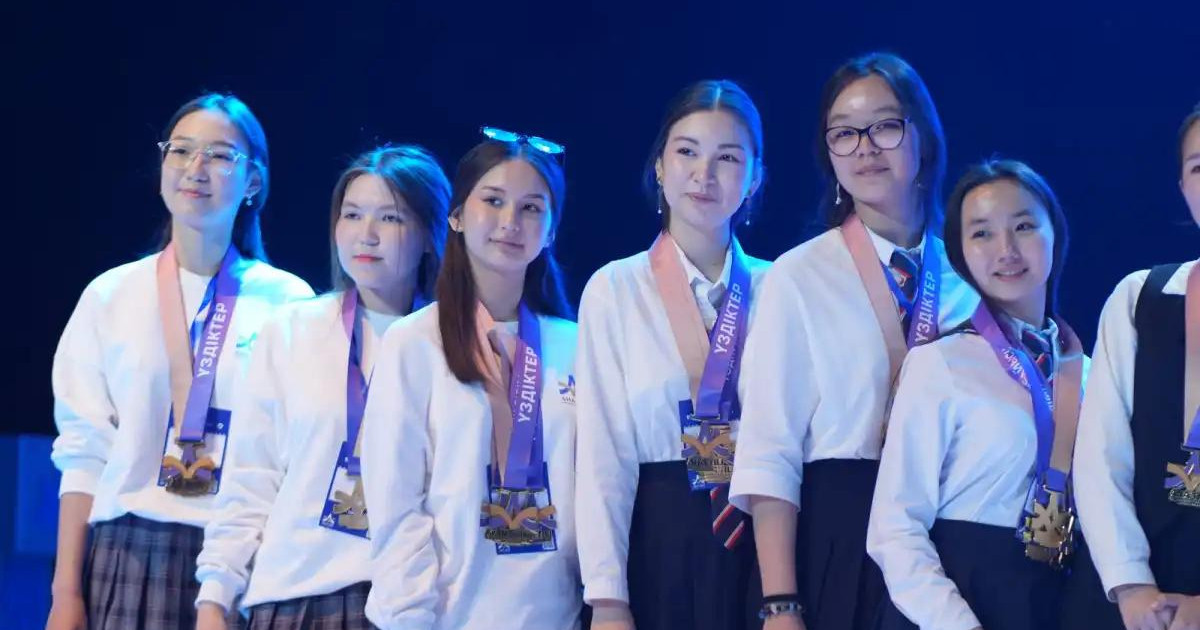 Білімді жастар марапатталды