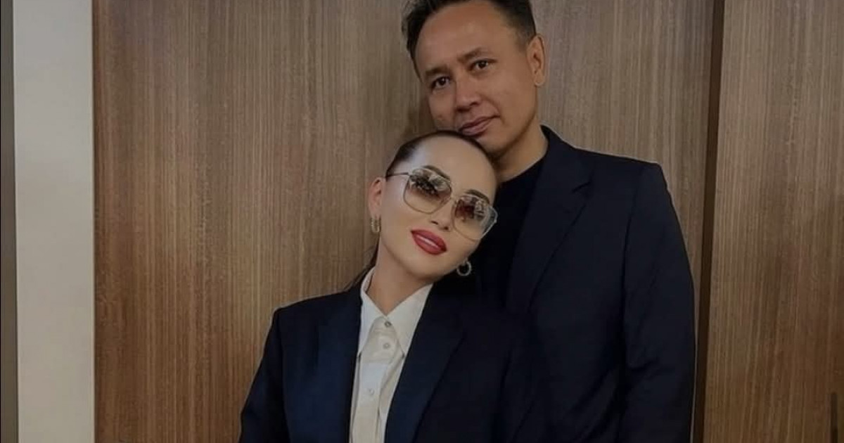 Екі қыздың үшеуі бар онлайн порно видеоларын қараңыз.