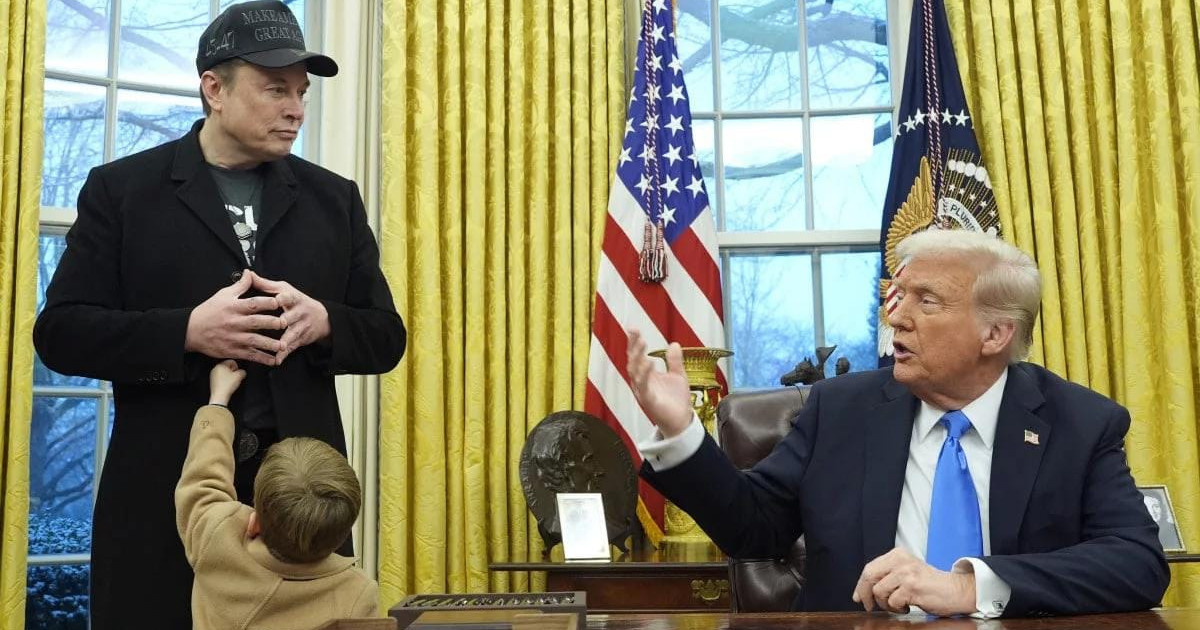 Илон Маск АҚШ үкіметіндегі қызметінен кетті