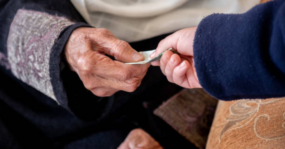 Қарағандыда қол-аяғы жоқ мүгедекті 10 жыл бойы қайыр сұрауға мәжбүрлеген