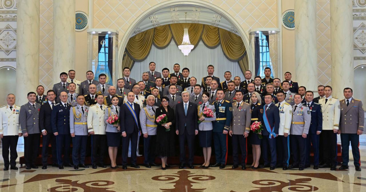 Қасым-Жомарт Тоқаев бір топ әскери қызметкерге мемлекеттік награда табыстады