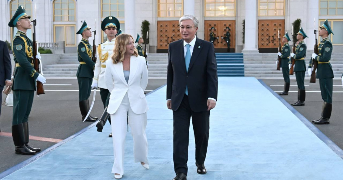 Қасым-Жомарт Тоқаев Джорджа Мелониді әуежайдан шығарып салды