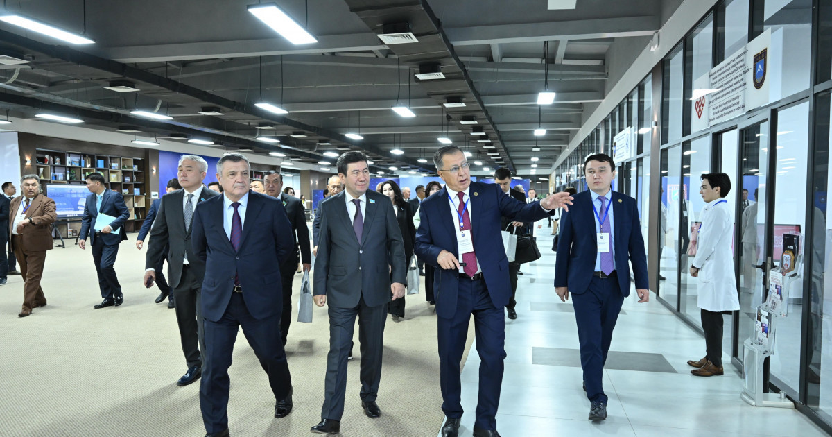 Қазақ пен өзбек депутаттарына жасанды интеллект негізіндегі отандық стартаптар таныстырылды