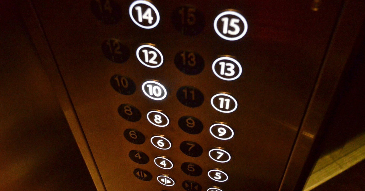 Лифт ішінде қалып қойған адамдар құтқарылды