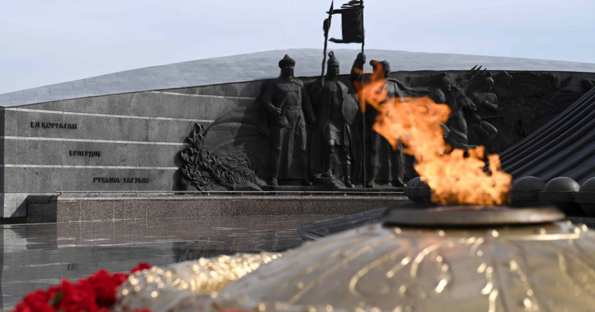 Мәжіліс Төрағасы Ерлан Қошанов қазақстандықтарды Жеңіс күнімен құттықтады