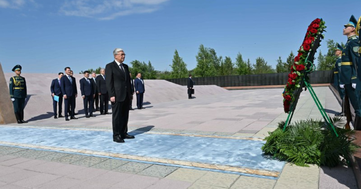 Мемлекет басшысы саяси қуғын-сүргін құрбандарының рухына тағзым етті