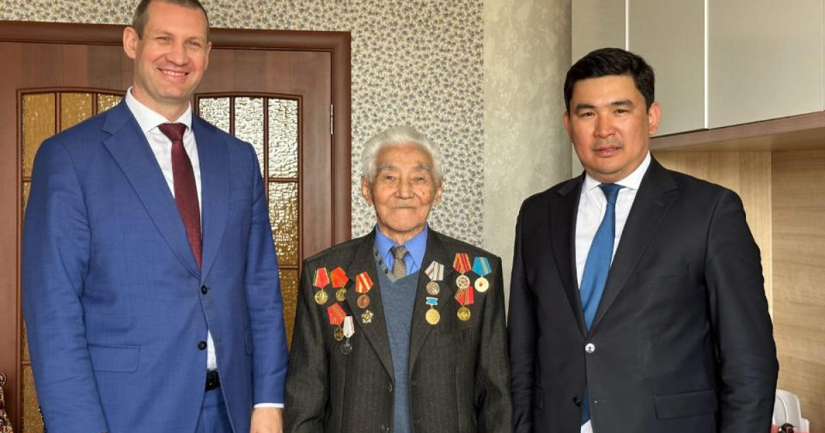 Парад өтетін алаңға кіре алмаған тыл ардагерінен кешірім сұрады