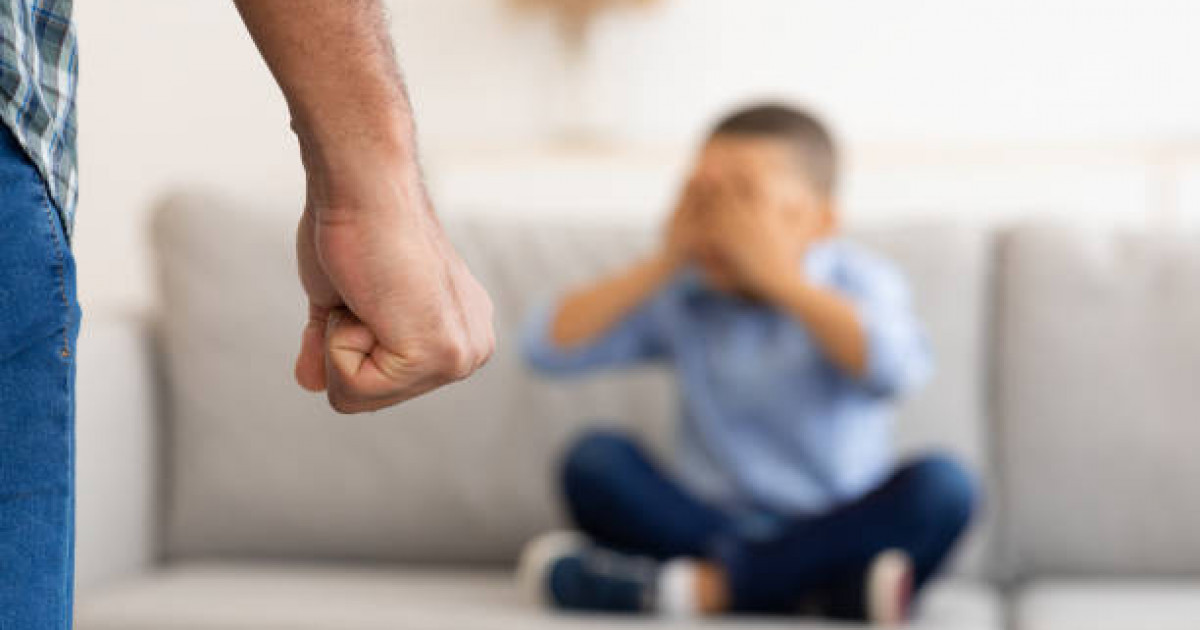 Петропавл тұрғыны баласымен ұстасып қалған бүлдіршінді соққыға жыққан