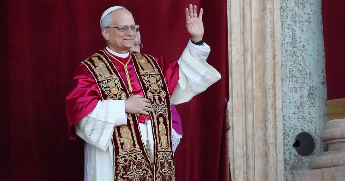 Рим Папасы қызметіне кіріседі