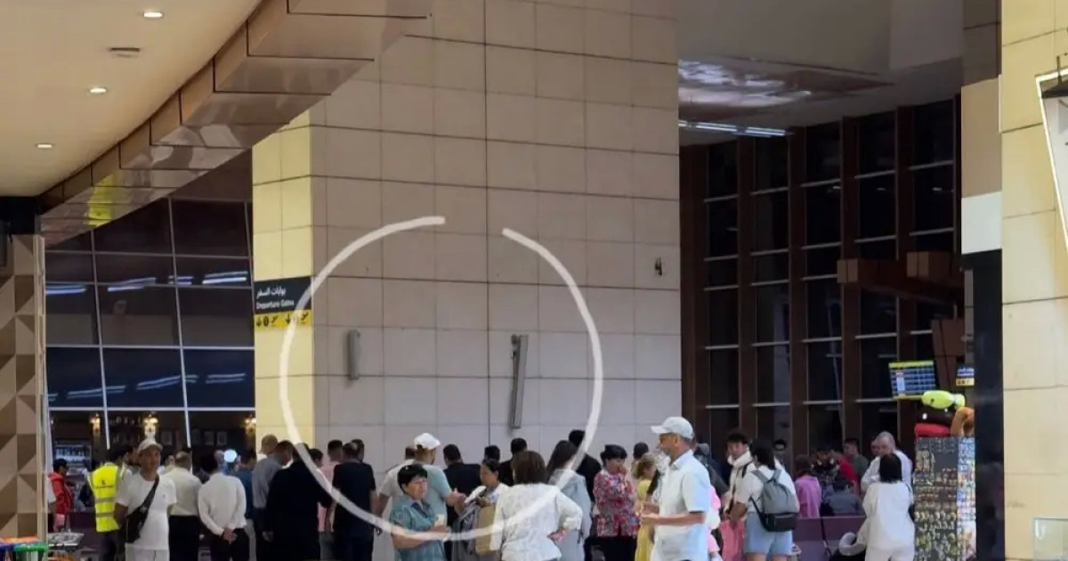 Шарм-эль-Шейхте қазақстандықтардың үстіне жарнамалық тақта құлады (видео)