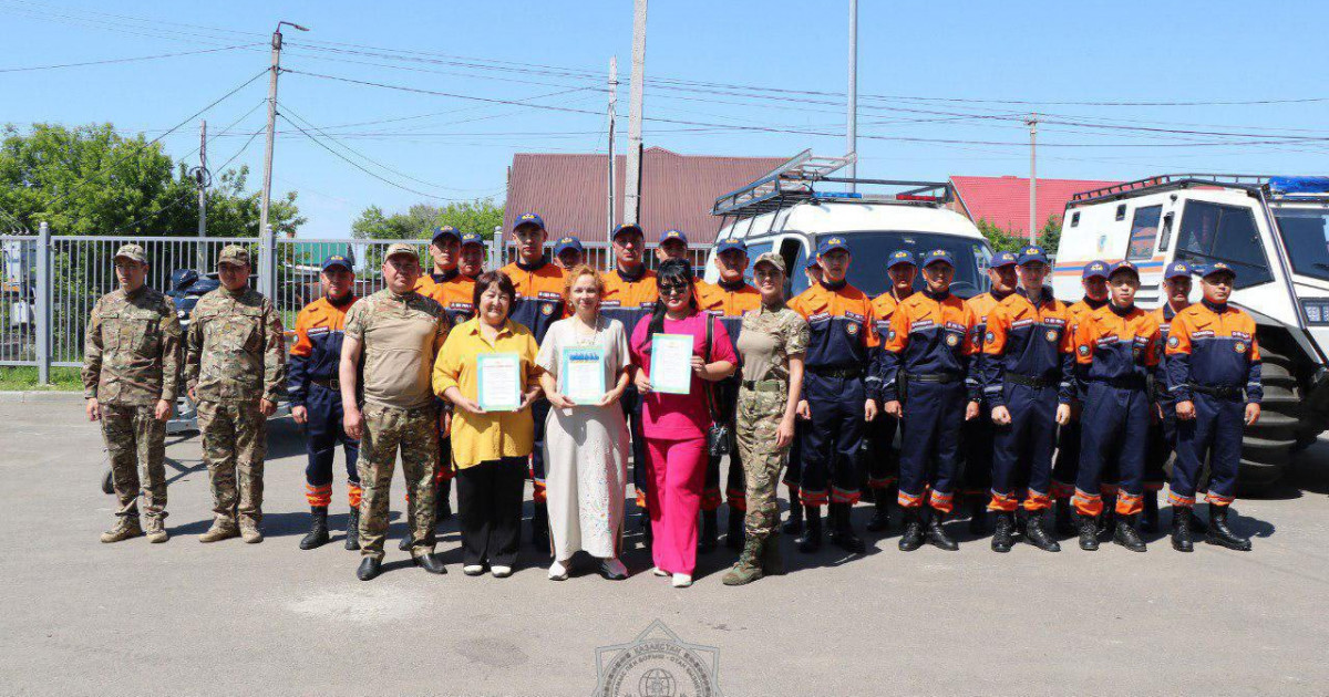 СҚО тұрғындары су тасқынынан қорғап қалған құтқарушыларға алғыс өлең арнады