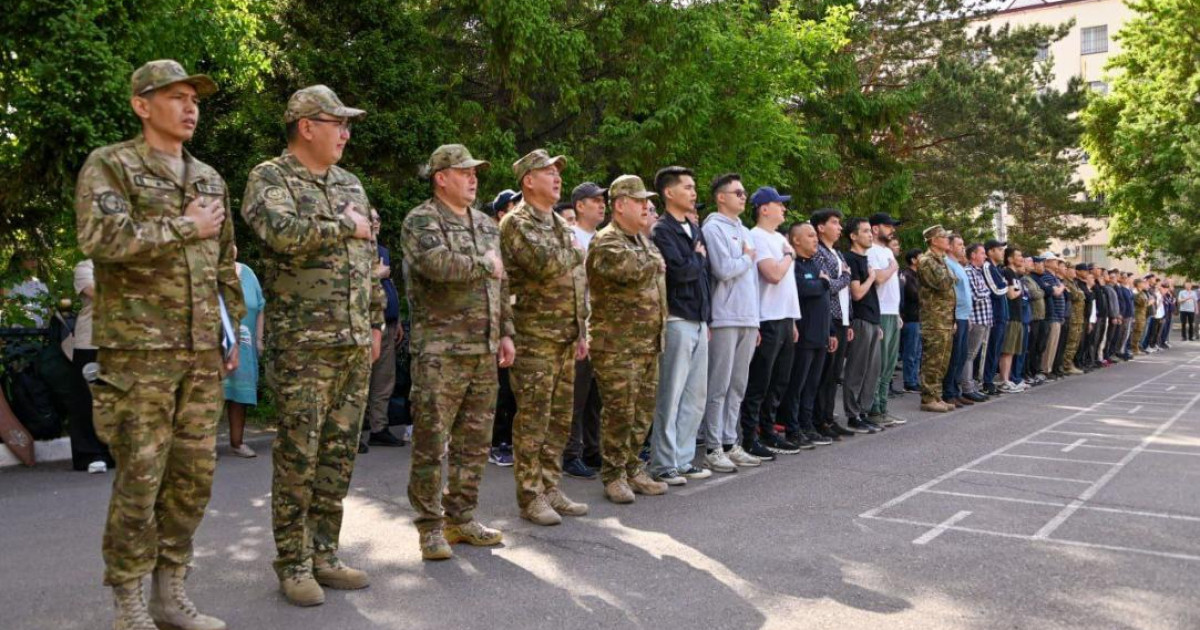 Әнші Ибрагим Ескендір әскерге аттанды