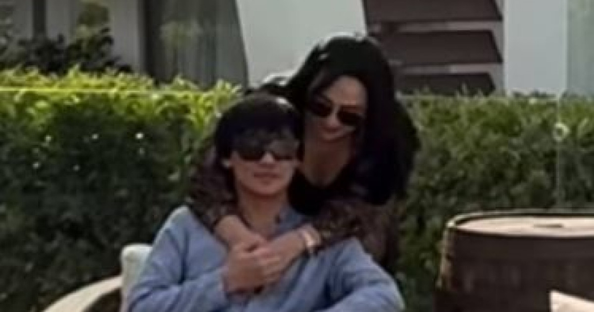 «Әйелімен неге бармайды?»: әнші Қайрат Нұртас анасымен шетелге қыдырамын деп, сынға қалды