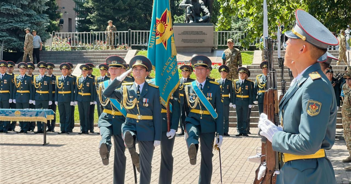 Қарулы Күштер қатарын 200-ден астам жас лейтенант толықтырды