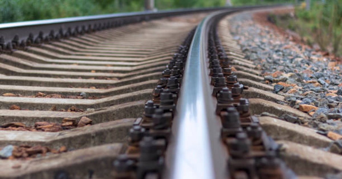 Алматы маңында екі адамды пойыз басып кетті