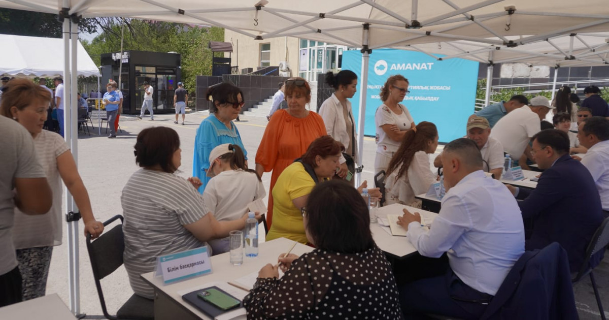 «AMANAT»: Қоғамдық қабылдауға келген 100-ден астам тұрғын мәселесін айтты