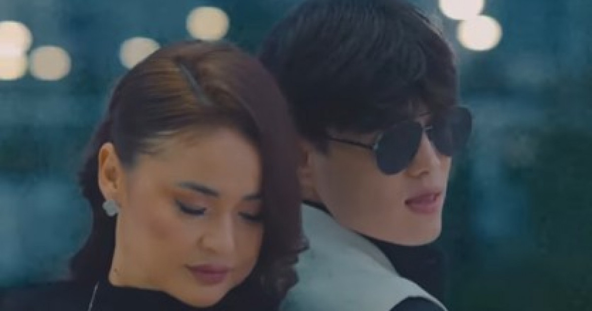 «Арамызда қалсын бәрі...»: Мөлдір Мұқанова жас әншімен дуэт айтып, көзге түсті