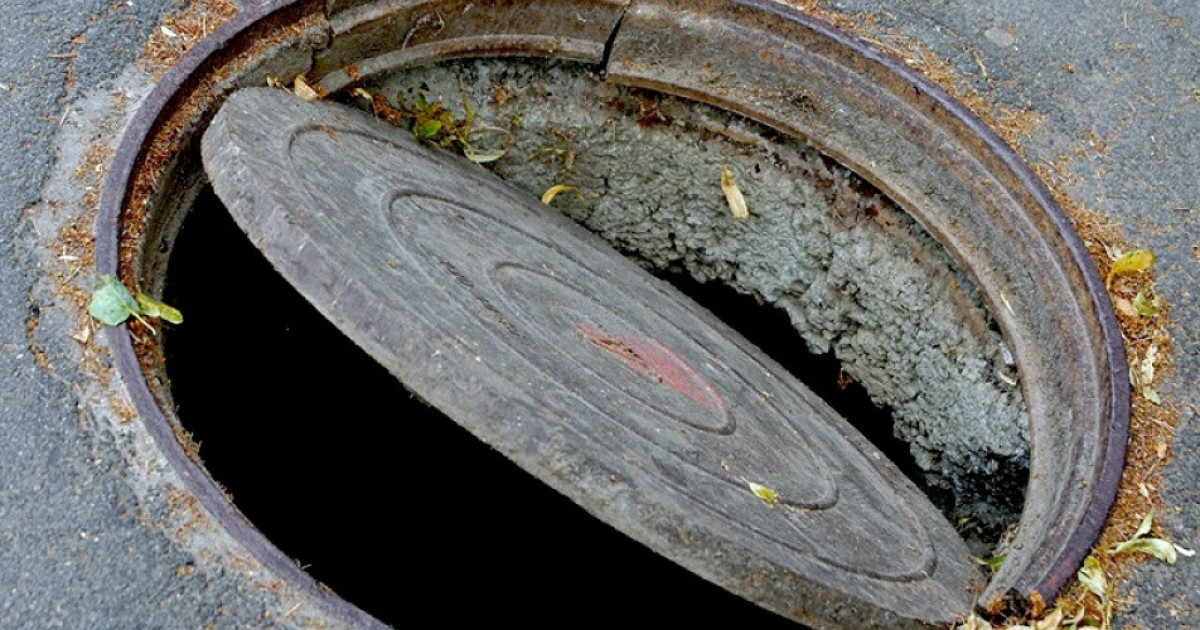 Атырау облысында жұмысшы кәріз құдығына құлап, көз жұмды