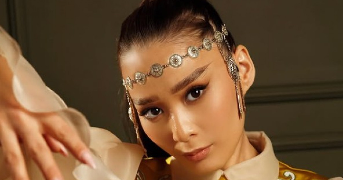 Ол аузын ашып, жыныс мүшесін ішке кіргізді