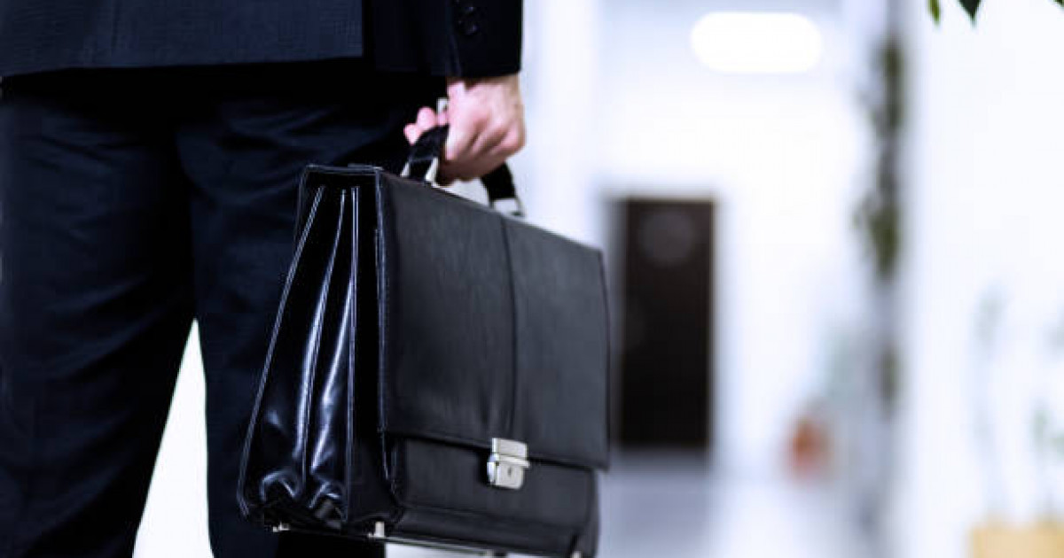 Батыс Қазақстанда қызметін асыра пайдаланған шенеунік жұмыстан шығарылды