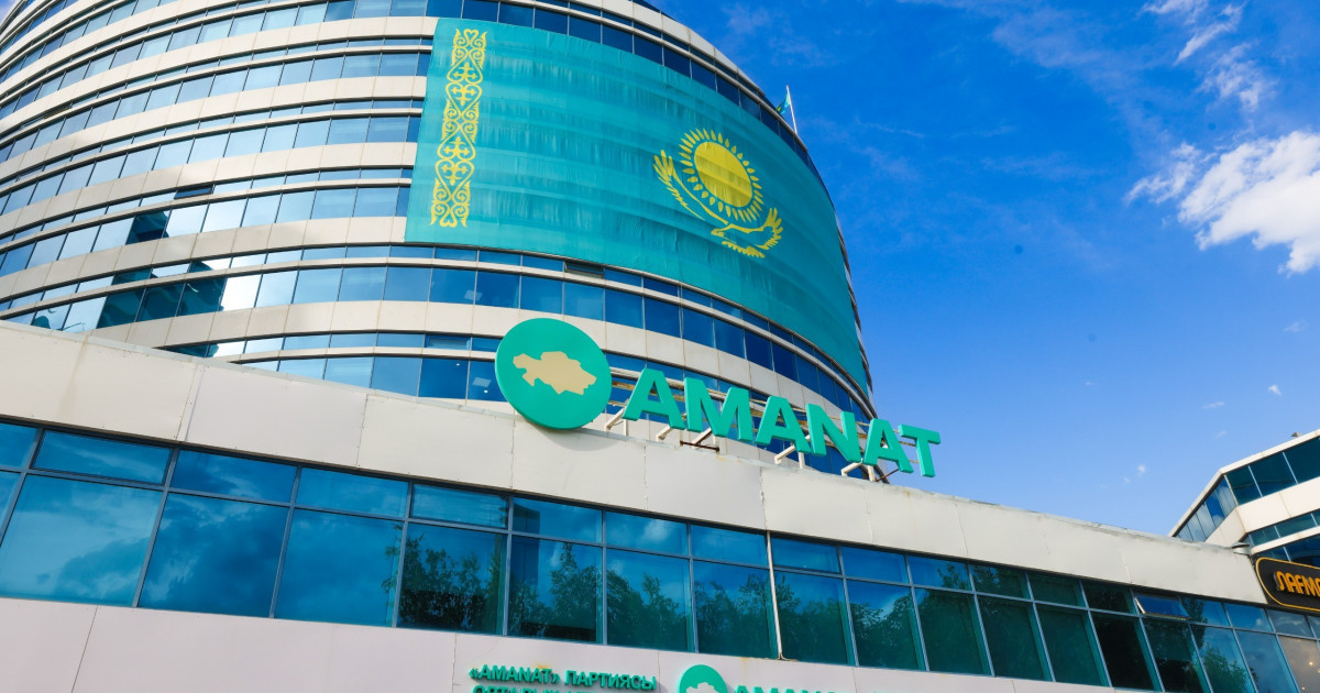 Бір аспанның астында: «AMANAT» партиясы Мемлекеттік рәміздерді дәріптеу бойынша ауқымды акция ұйымдастырды