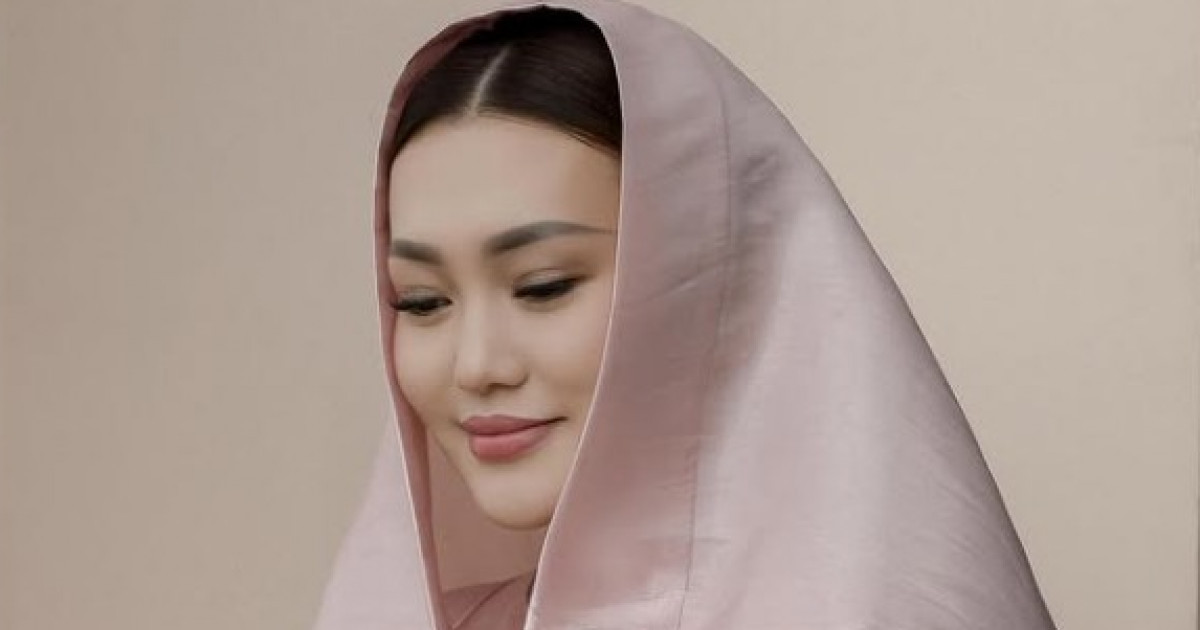 Порно анасы мен оның кішкентай ұлы анасы жыныстық қатынасқа үйретеді