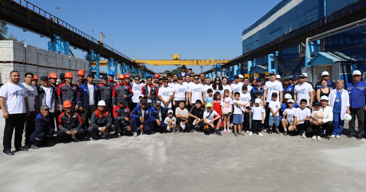 «Чемпиондық рух»: зауыт жұмысшылары спорт шеберлерімен бірге жаттығу жасады