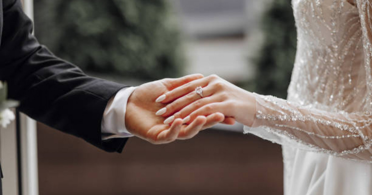 Қыз жасауы: 3 пәтер, Mercedes көлігін берді