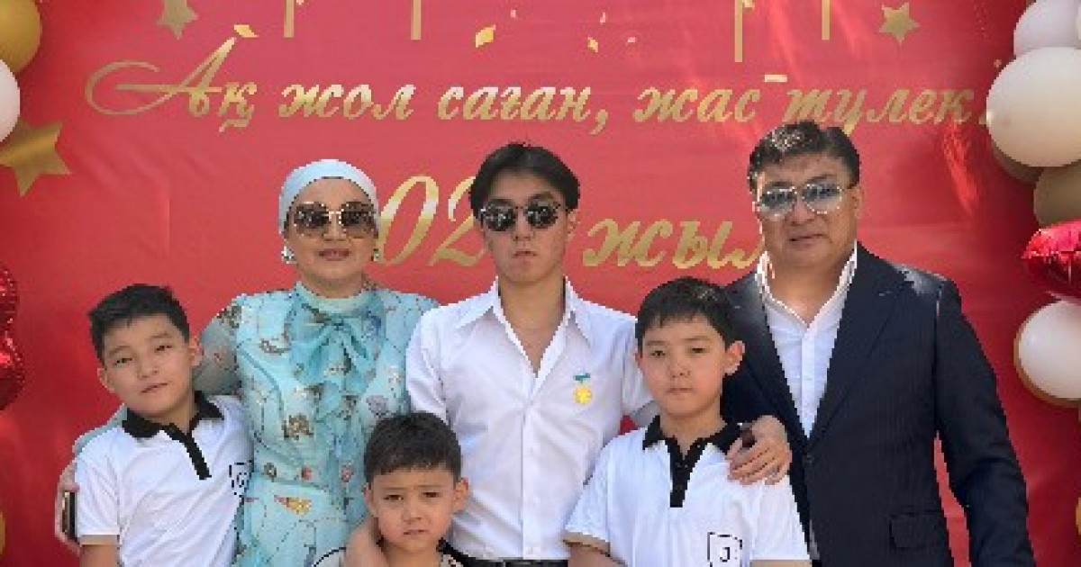 «Әкесінің тәрбиесі»: Әнші Тоқтар Серіковтің тұңғышы «Алтын белгі» иегері атанды (видео)