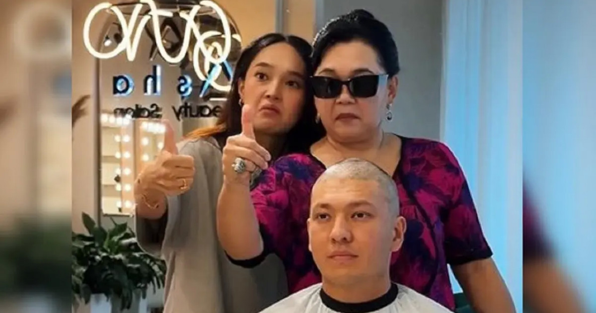 Жігіттермен жалаңаш әйелдерді қараңыз