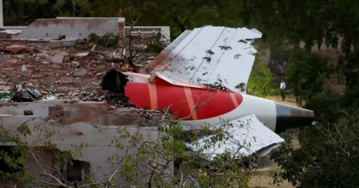 Үндістанда құлаған ұшақтың қара жәшіктері табылды