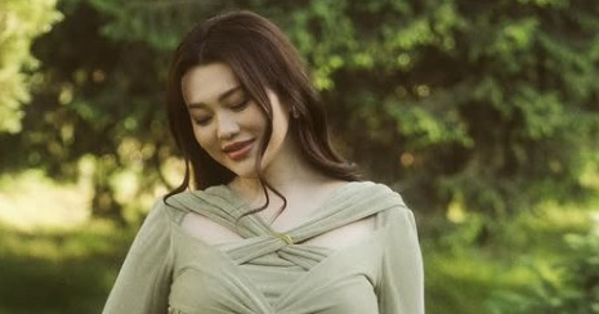 Бір қыз жыланды қынапқа салады Үйде жасалған киска жалау порно