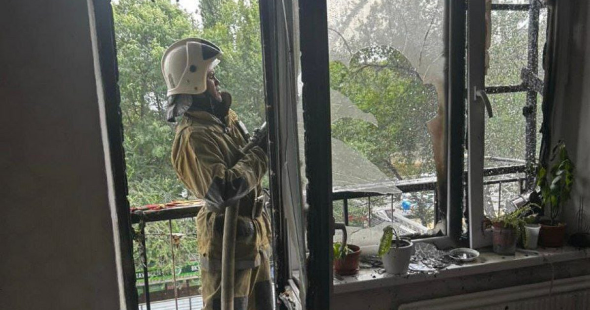 Таразда көпқабатты үй өртеніп, 11 адам эвакуацияланды