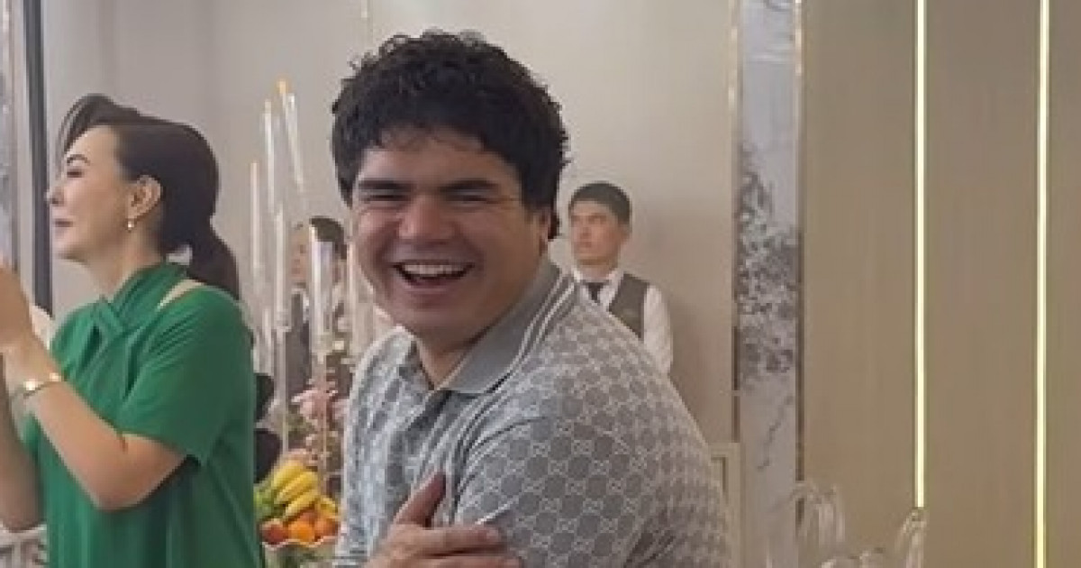 «Ұят-ай»: әнші Кенжебек Жанәбілов құдалықта билеймін деп, сынға қалды