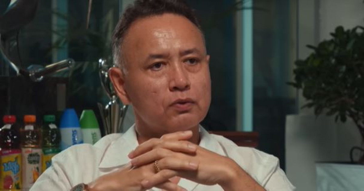 «Жетімдер үйінен шыққан»: Тұрсын Алагөзов анасы туралы айтып, жылап қалды