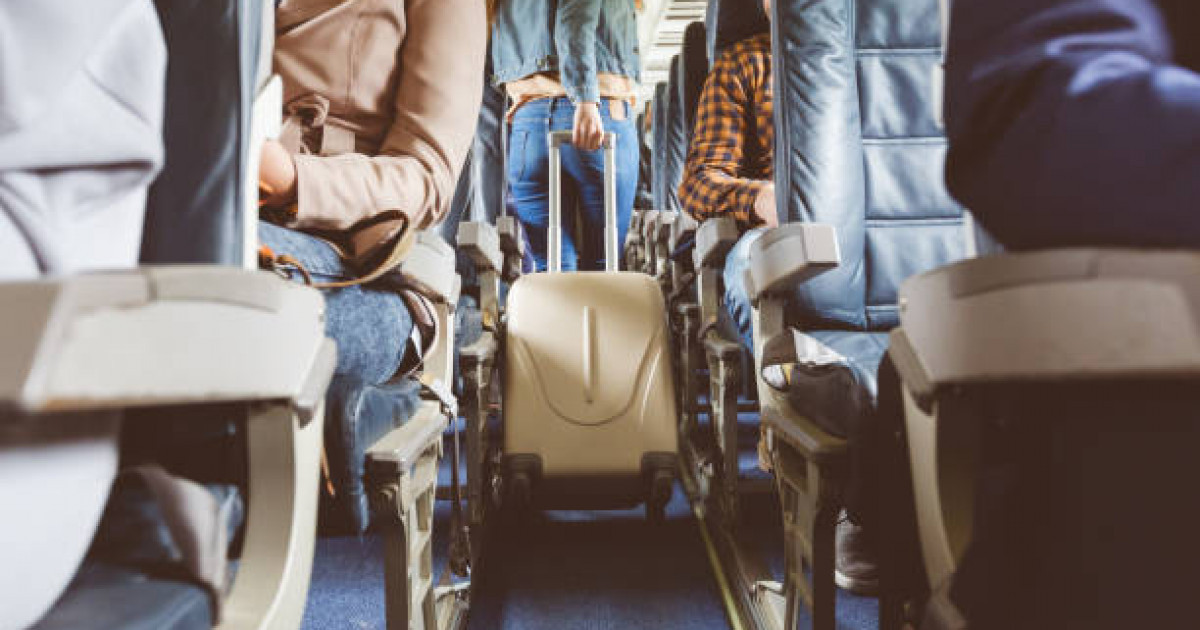 Air Astana: арзан билет алған жолаушыларға кино көруіне тыйым салған