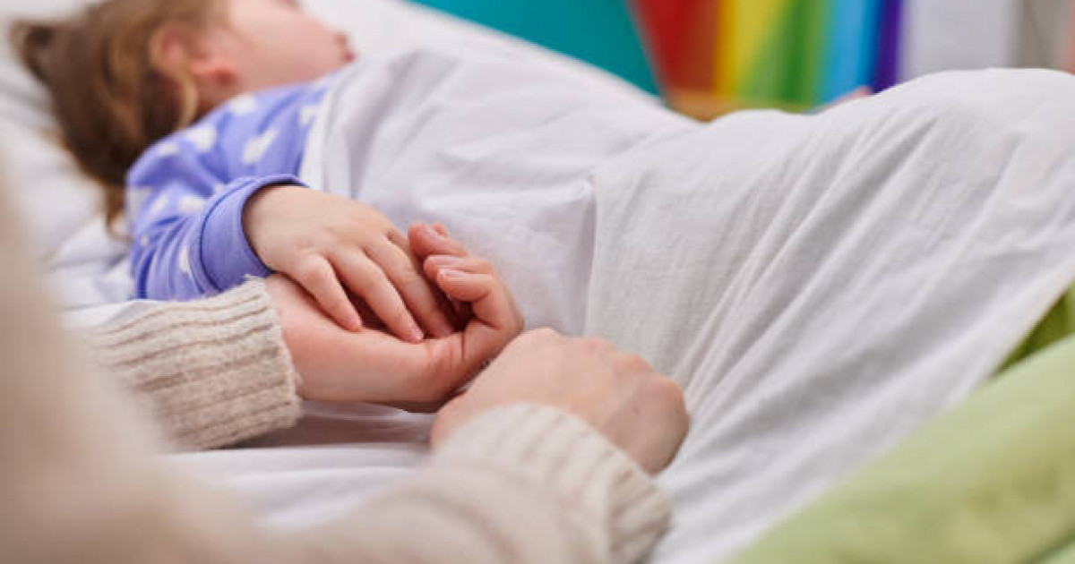 «Ауыр диагноз қойған»: Астанада сау баланың еміне ақша жинағандар сотталғалы жатыр