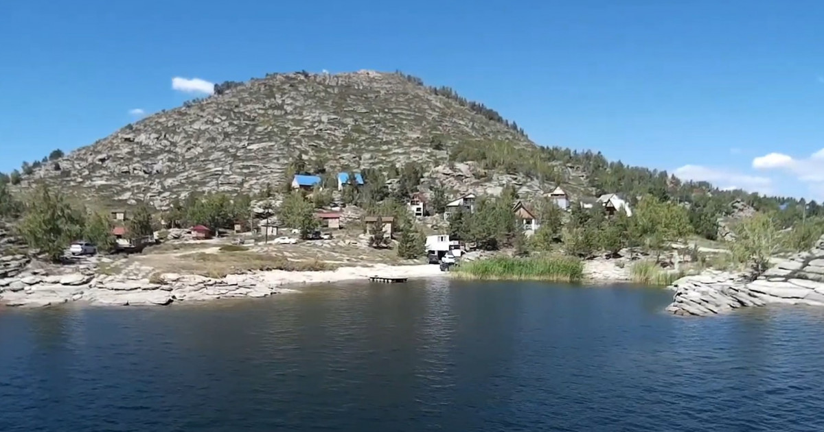 Бұқтырмада 4 адам мінген қайық аударылып кетті