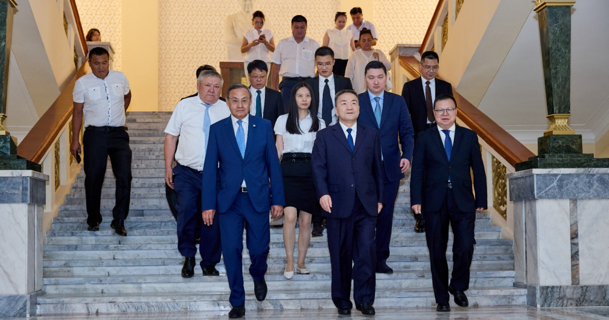 Чжэцзян провинциясы делегациясының Қазақстанға сапары: қандай маңызды құжаттарға қол қойылды?