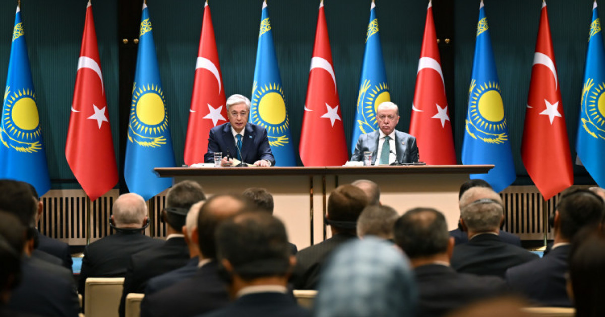 Қасым-Жомарт Тоқаев пен Режеп Тайып Ердоған БАҚ өкілдеріне брифинг өткізді