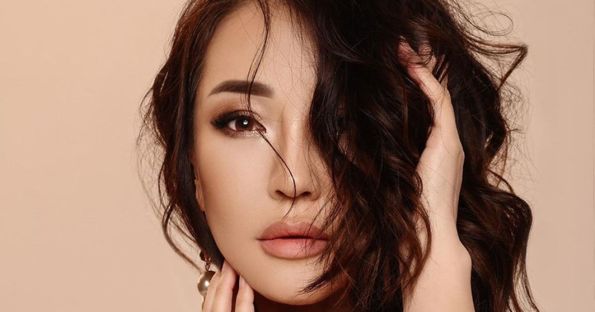 Артқы жағындағы пискалардың суреттері Камилла Ульяновскіден порно фотосуреттер