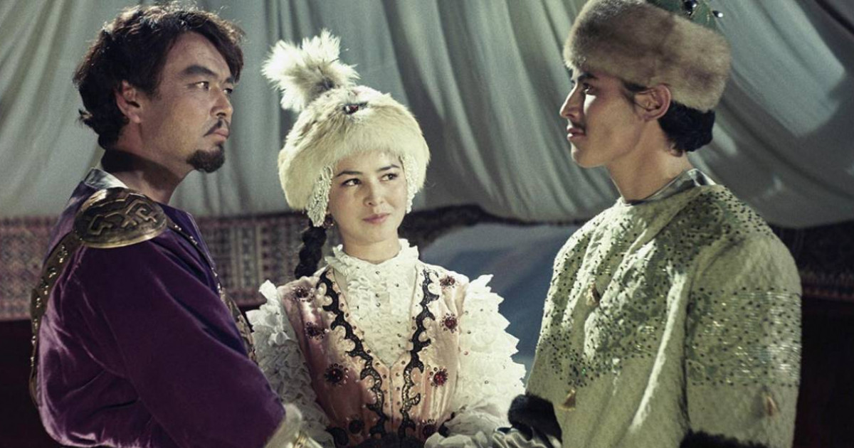 Тұтқынның сексуалдық видеосы бар Жалаңаш Людмила Максакова