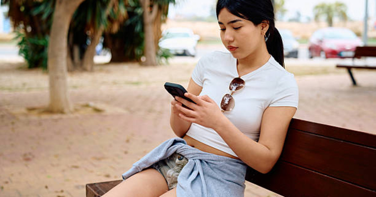 "Қыздарымыз ұяттан айырылған заман": Амалбек Тшанов қазақ қыздарын сынның астына алды